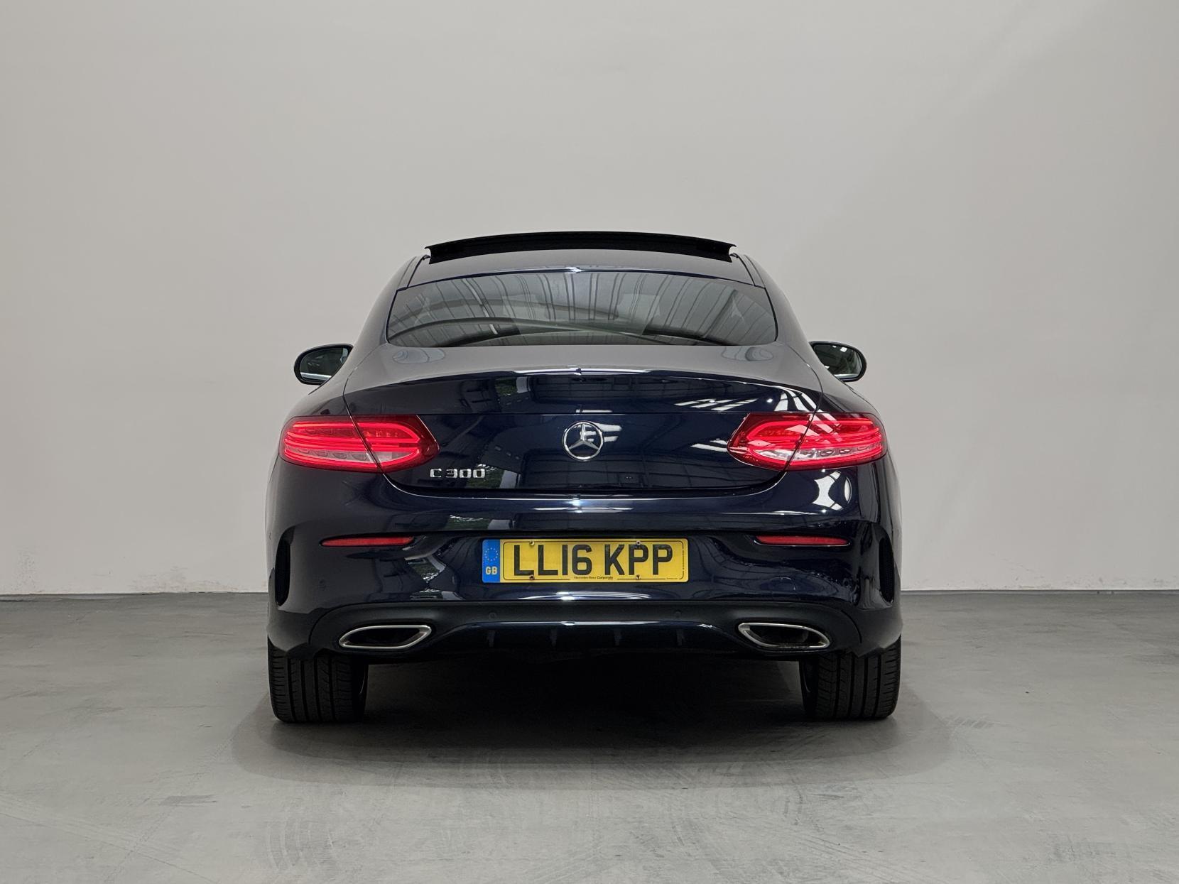 Mercedes-Benz C Class view 12