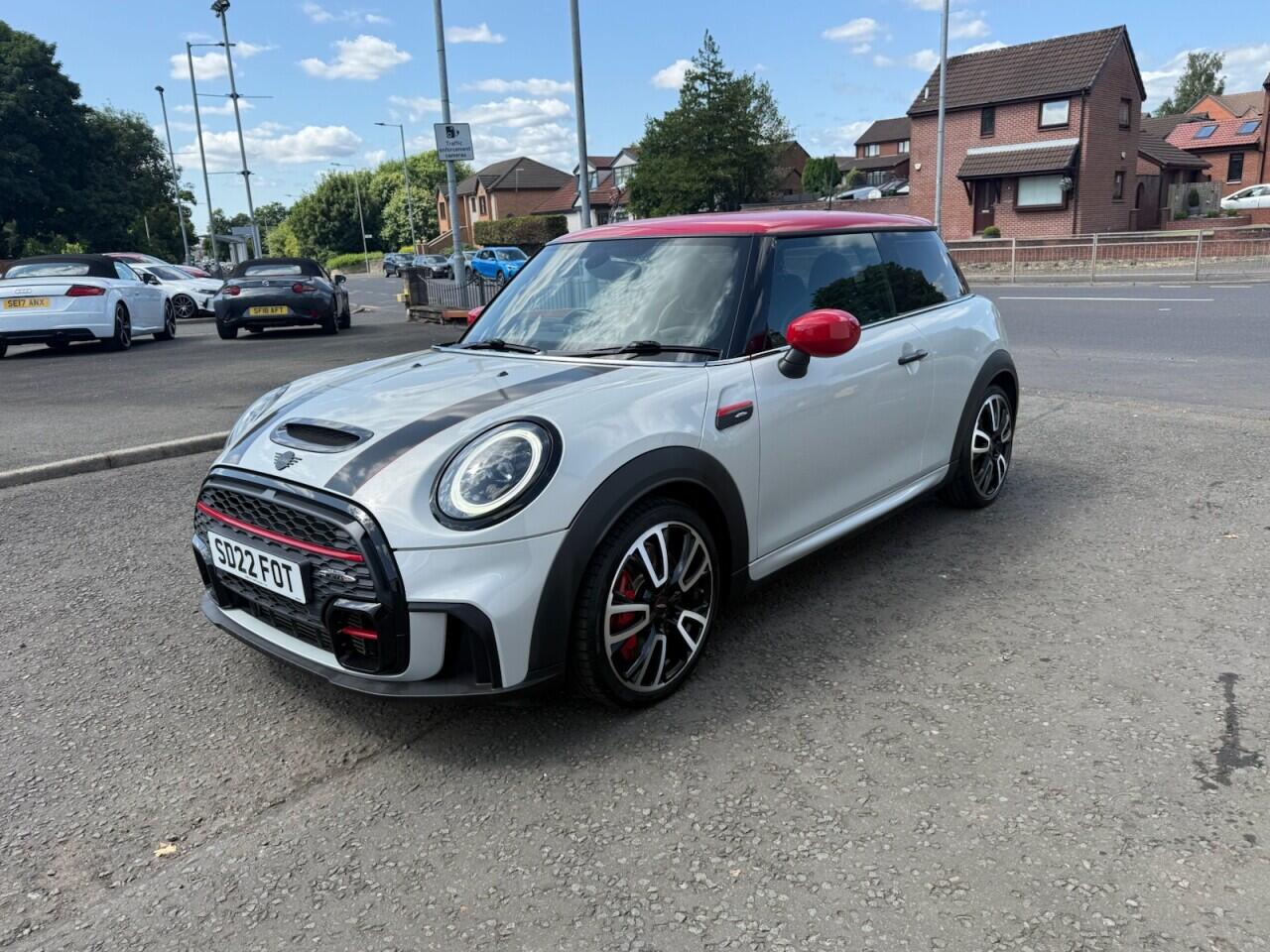 Mini Hatch view 11