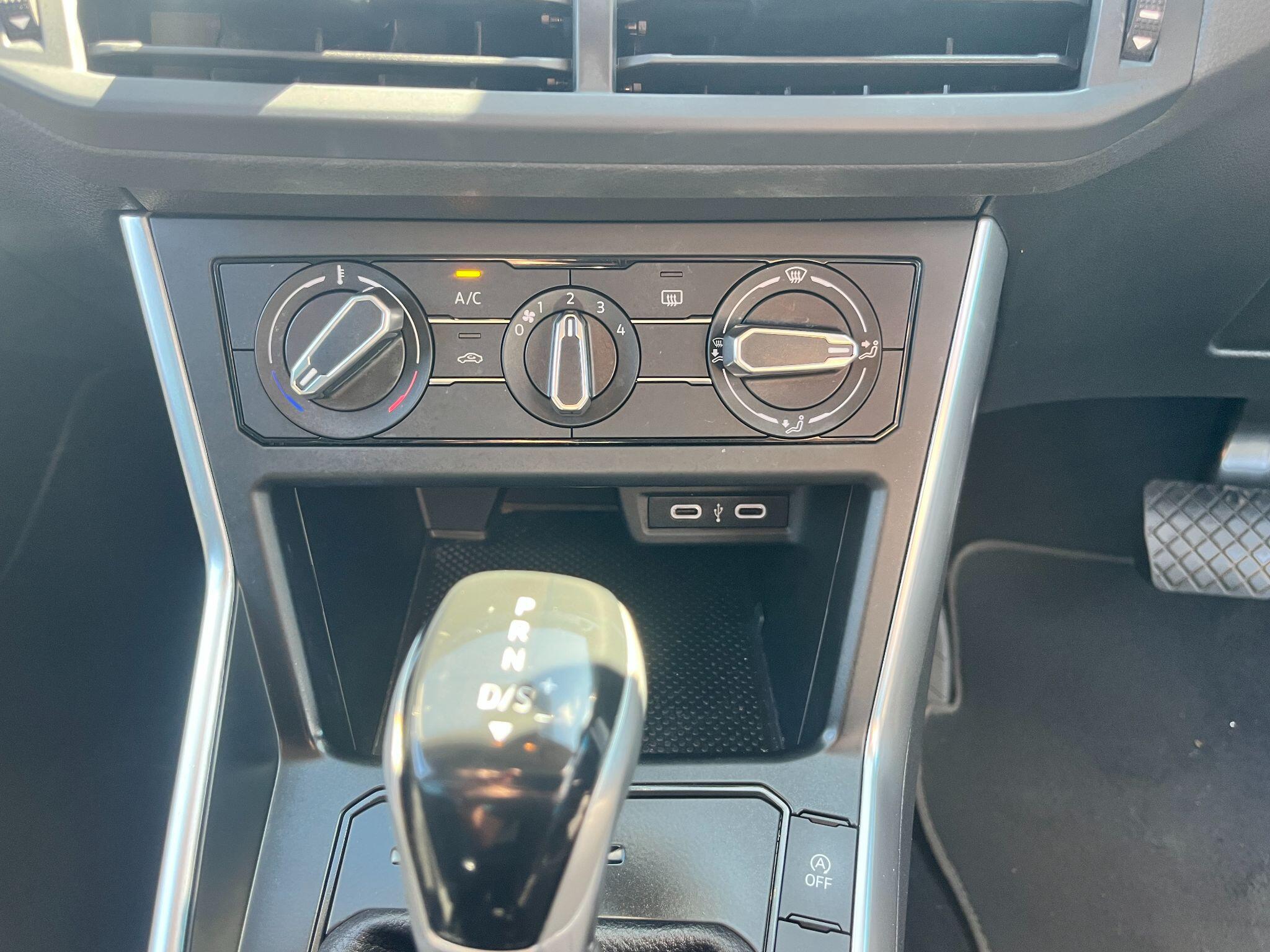 Volkswagen Polo view 24