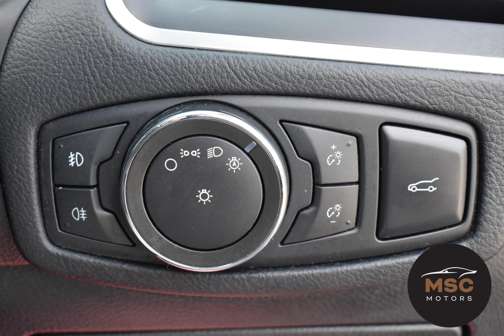 Ford Edge view 30