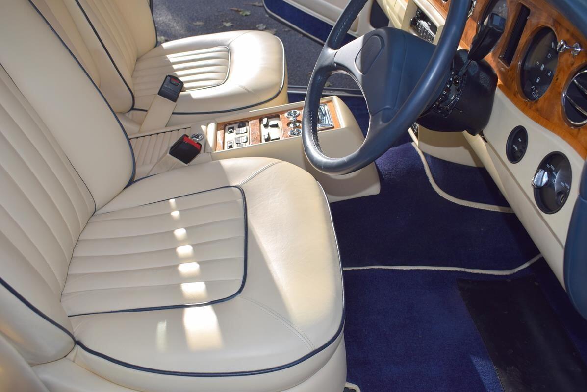 Rolls-Royce Silver Spirit view 9