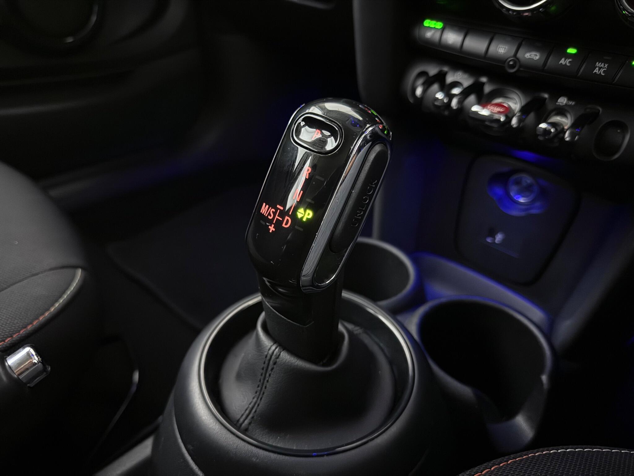 Mini Hatch view 20