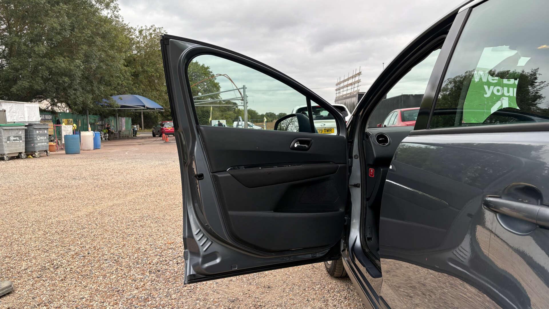 Peugeot 3008 view 32