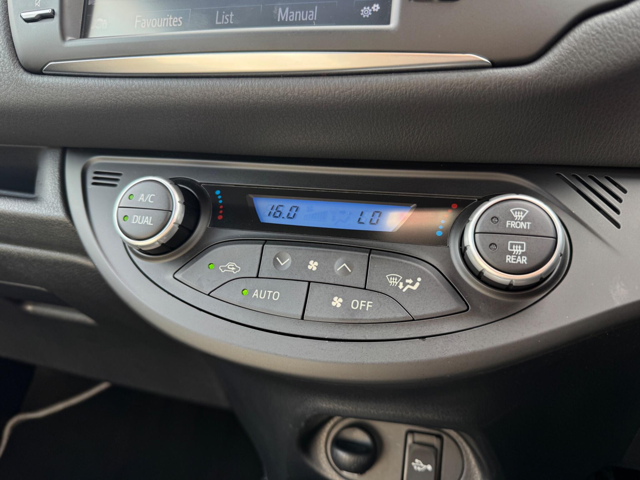 Toyota Yaris view 45