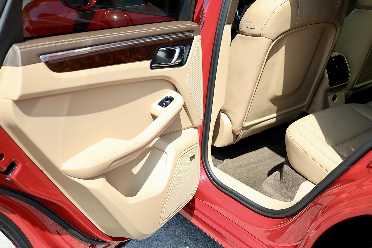 Porsche Macan view 36