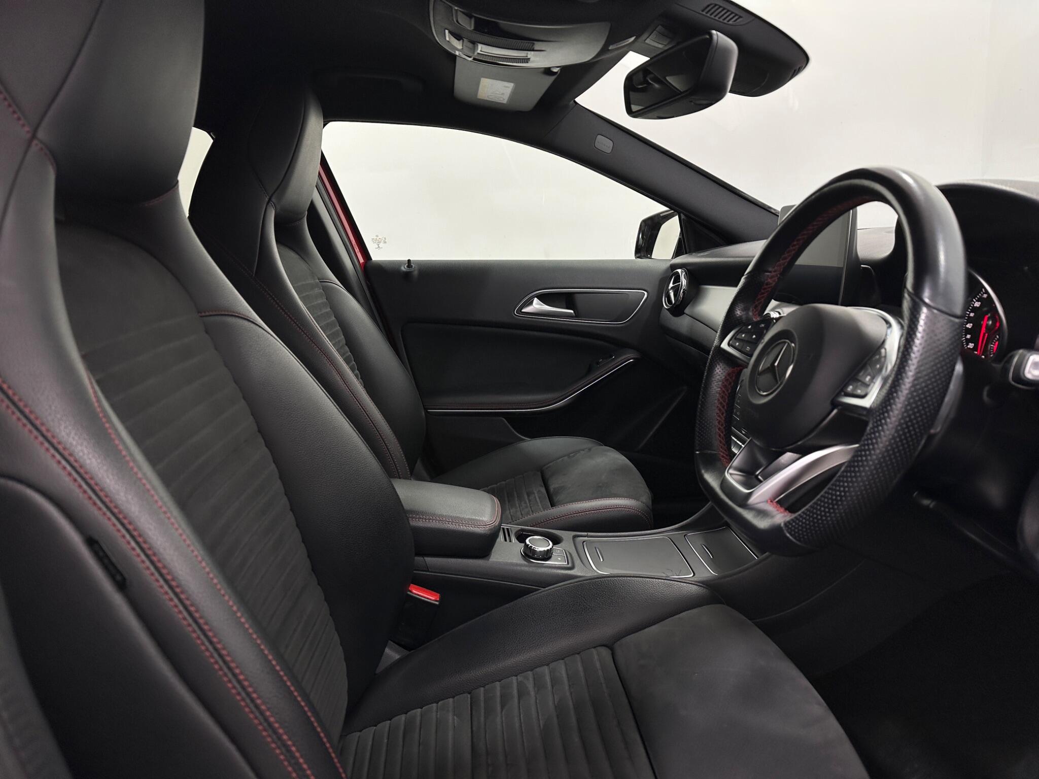 Mercedes-Benz Gla view 33