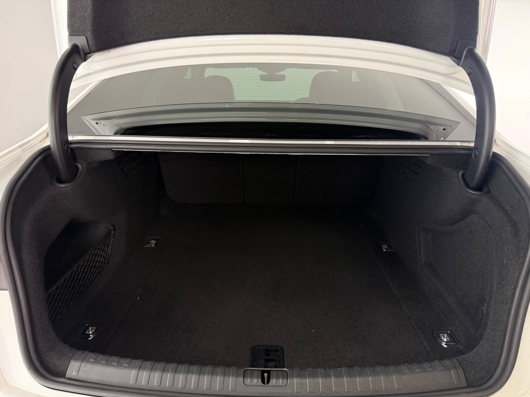 Audi A6 view 12