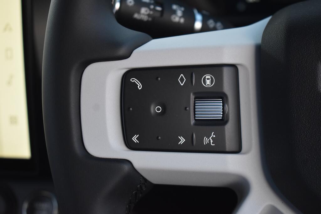 Land Rover Defender view 47
