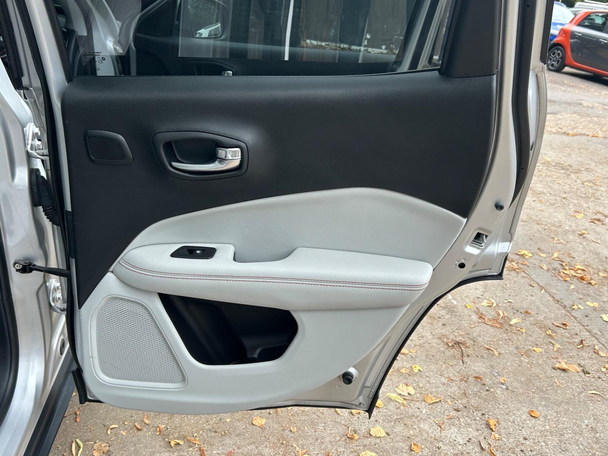 Jeep Compass view 33