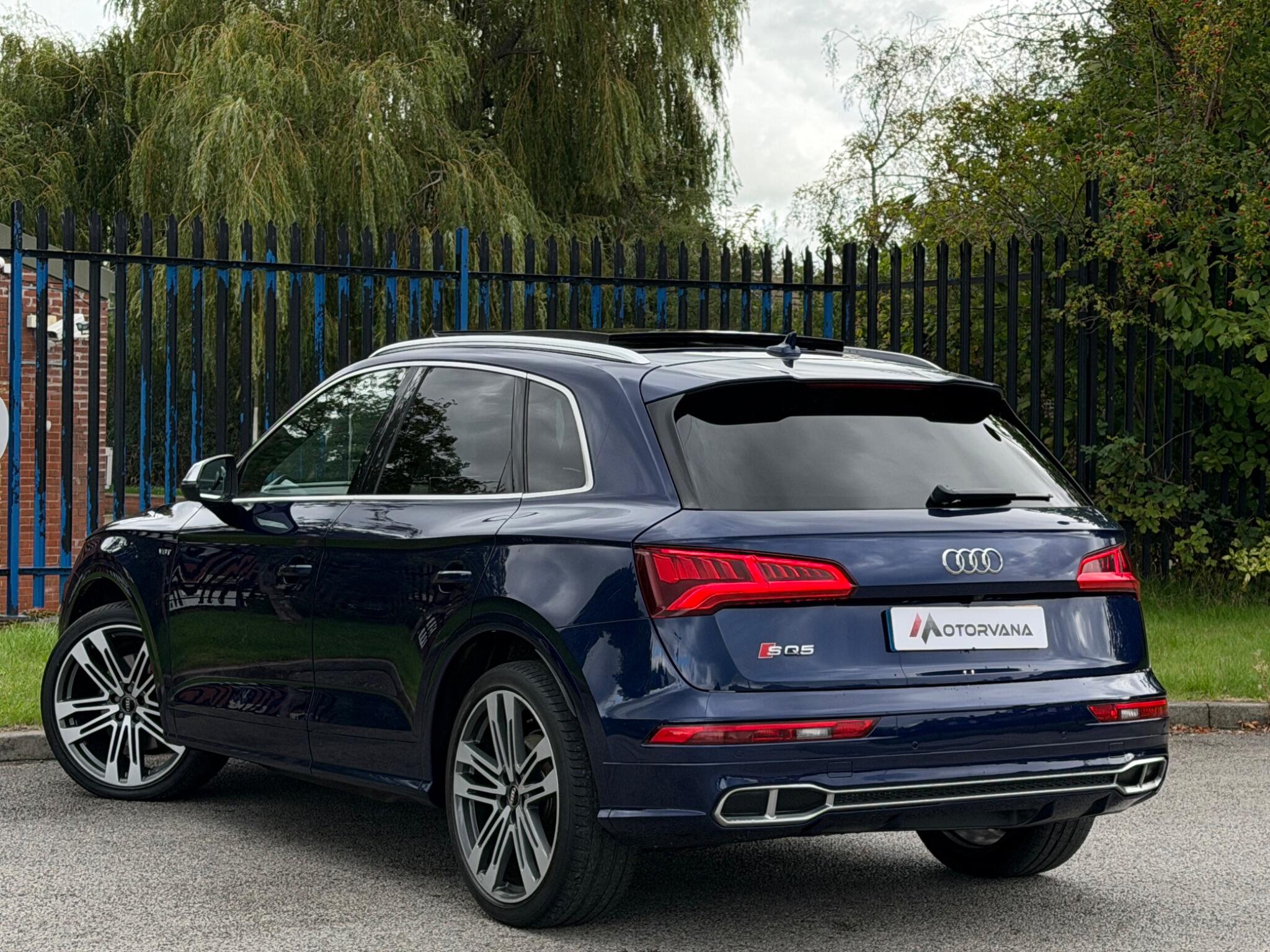 Audi SQ5 view 22