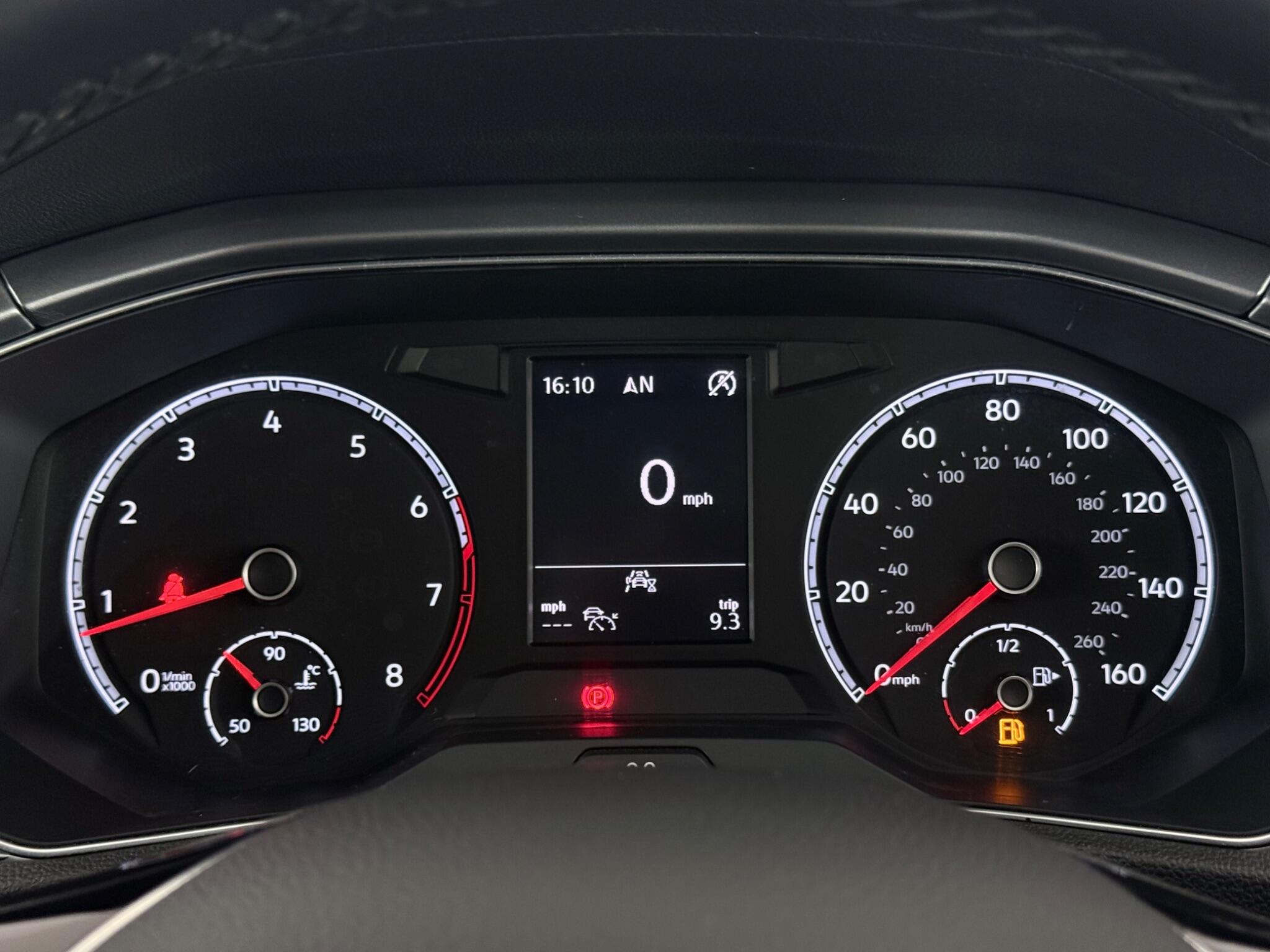 Volkswagen T-Roc view 16