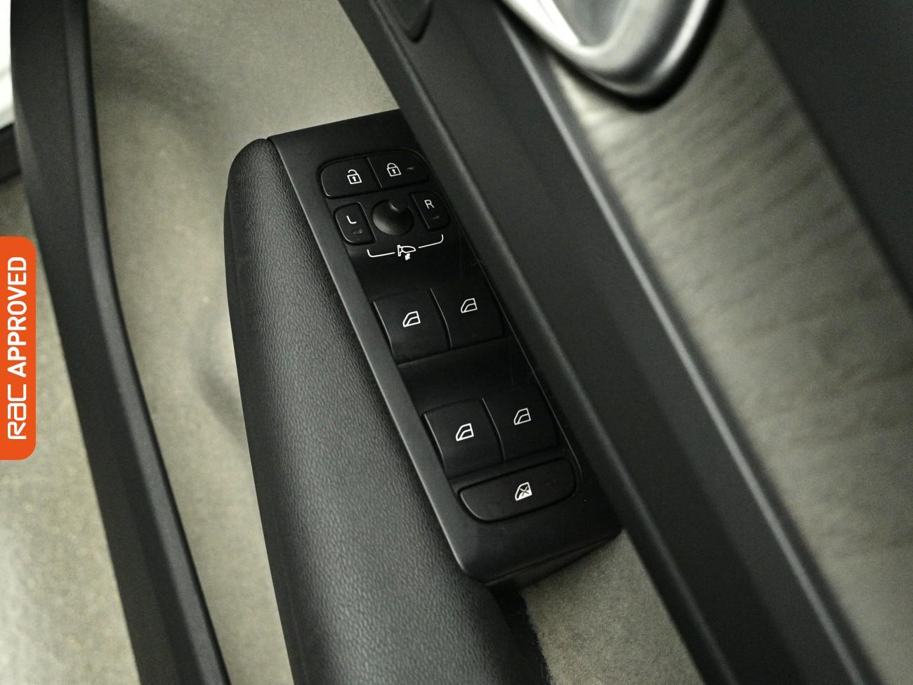 Volvo XC40 view 23