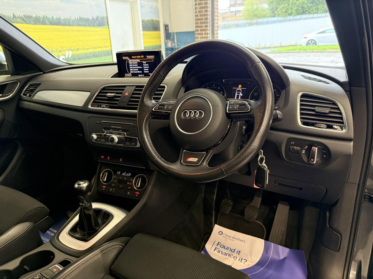 Audi Q3 view 10