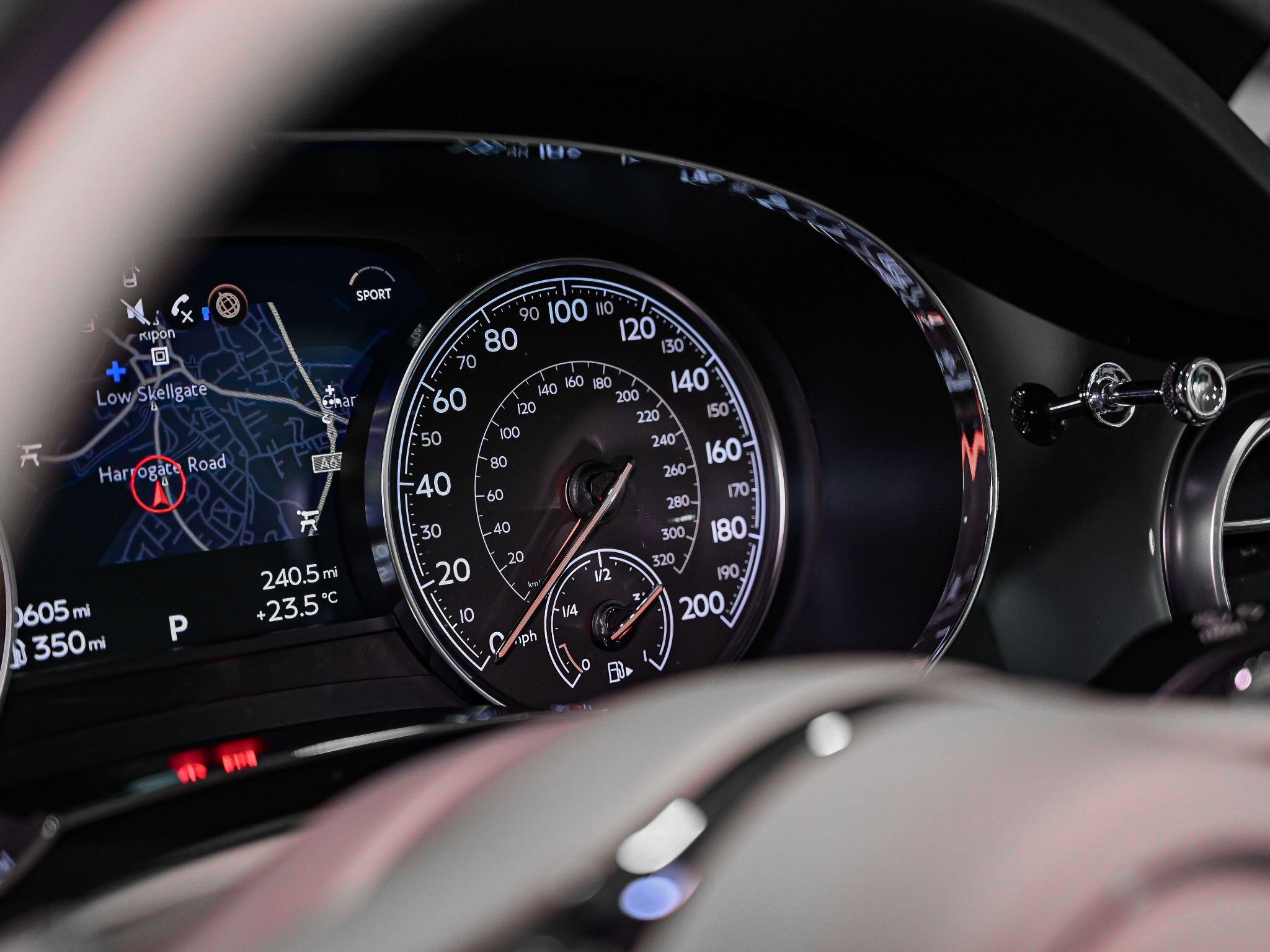 Bentley Bentayga view 12