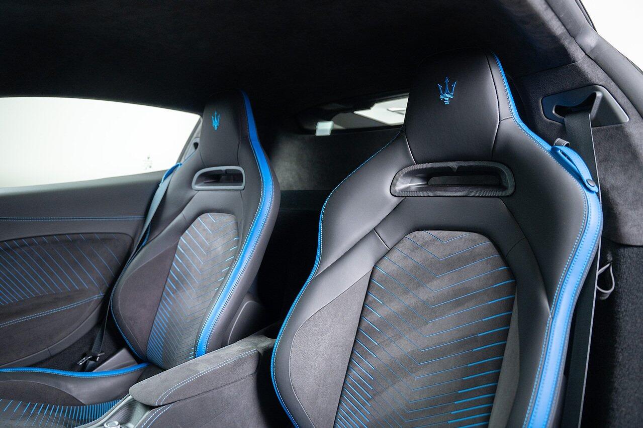 Maserati MC20 view 3