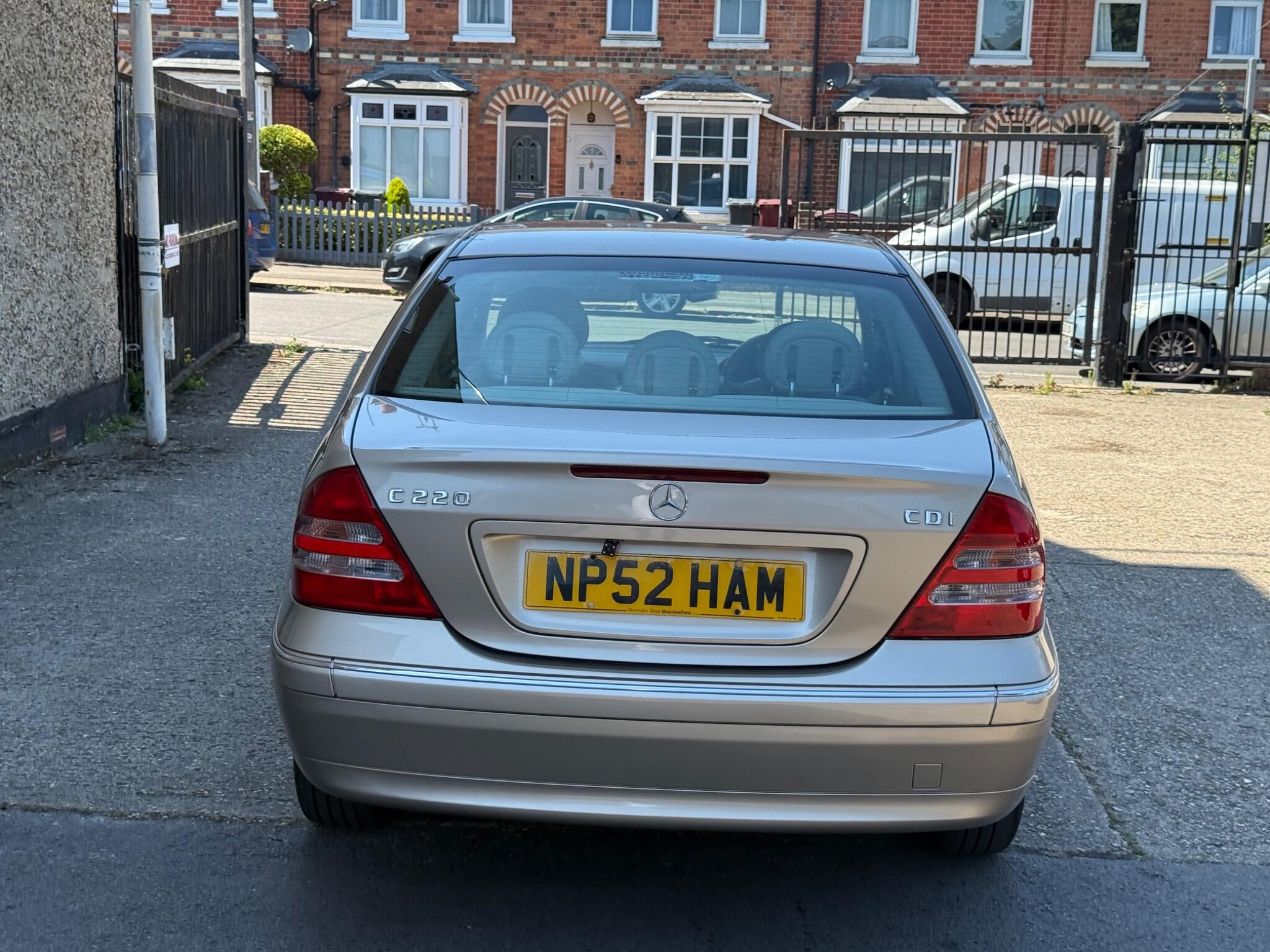 2002 Mercedes-Benz C Class 2.1 C220 CDI Elegance SE 4dr image 11