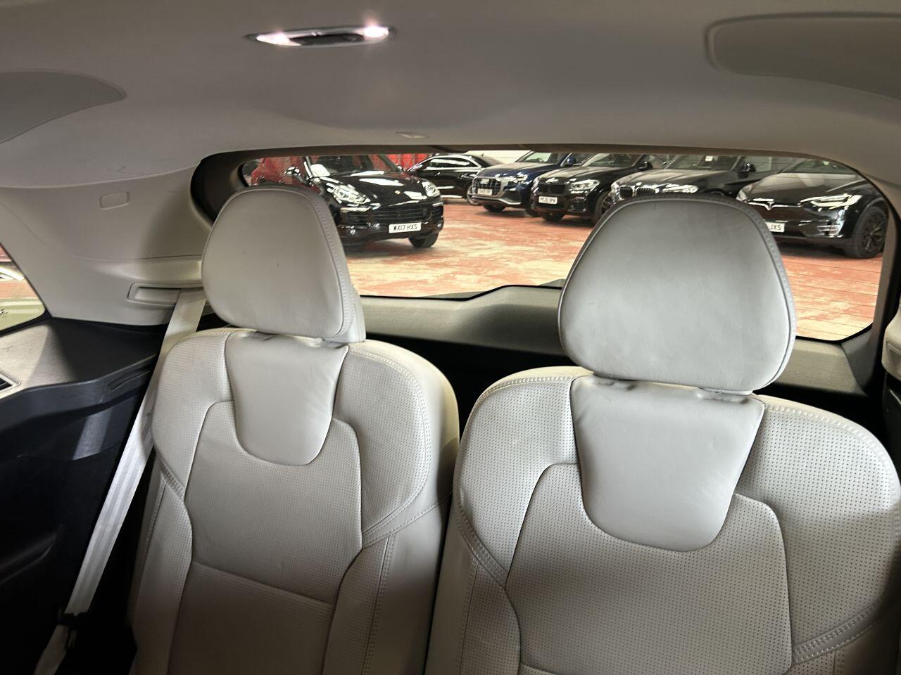 Volvo XC90 view 29