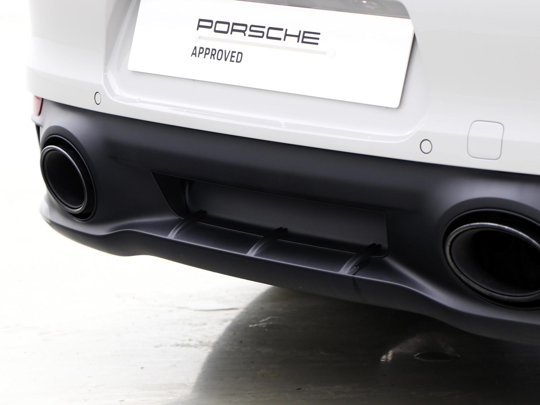 Porsche 911 view 24