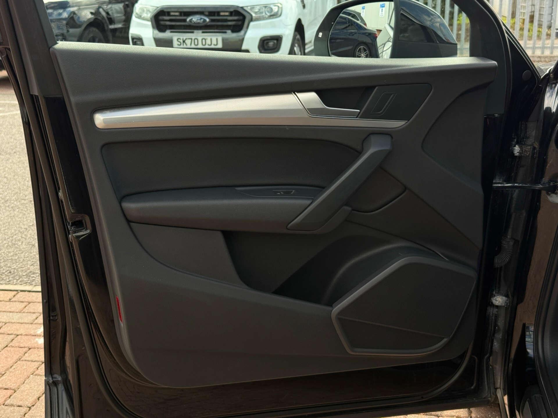 Audi Q5 view 46