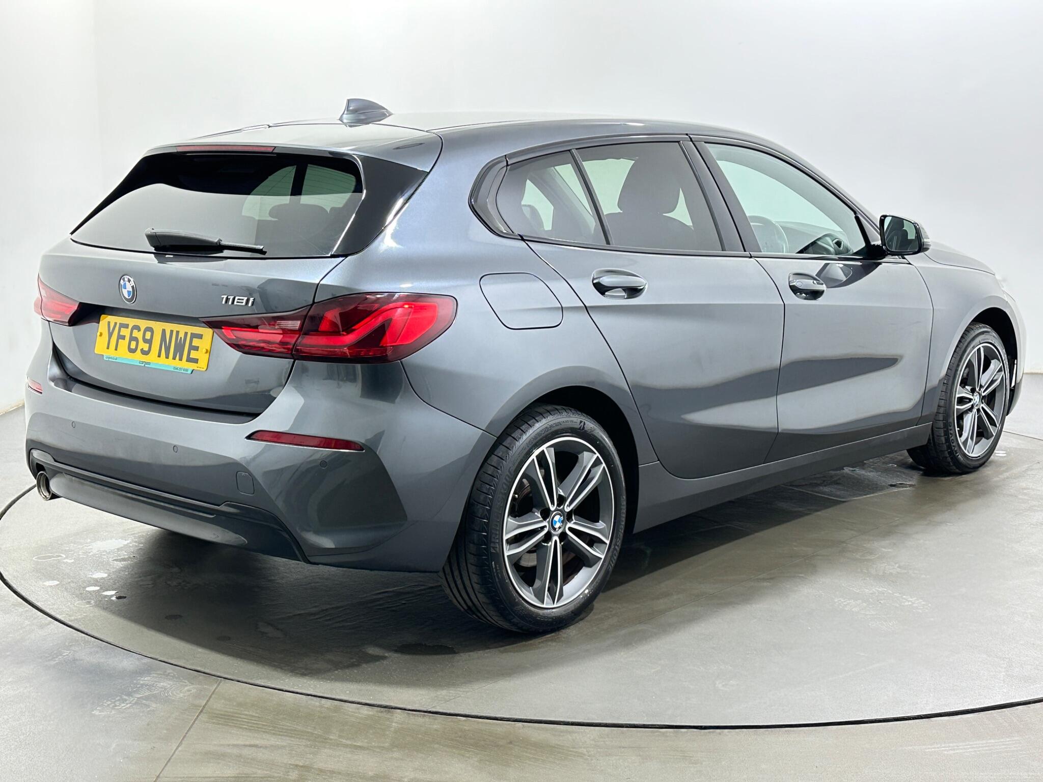 BMW 1 Series view 8