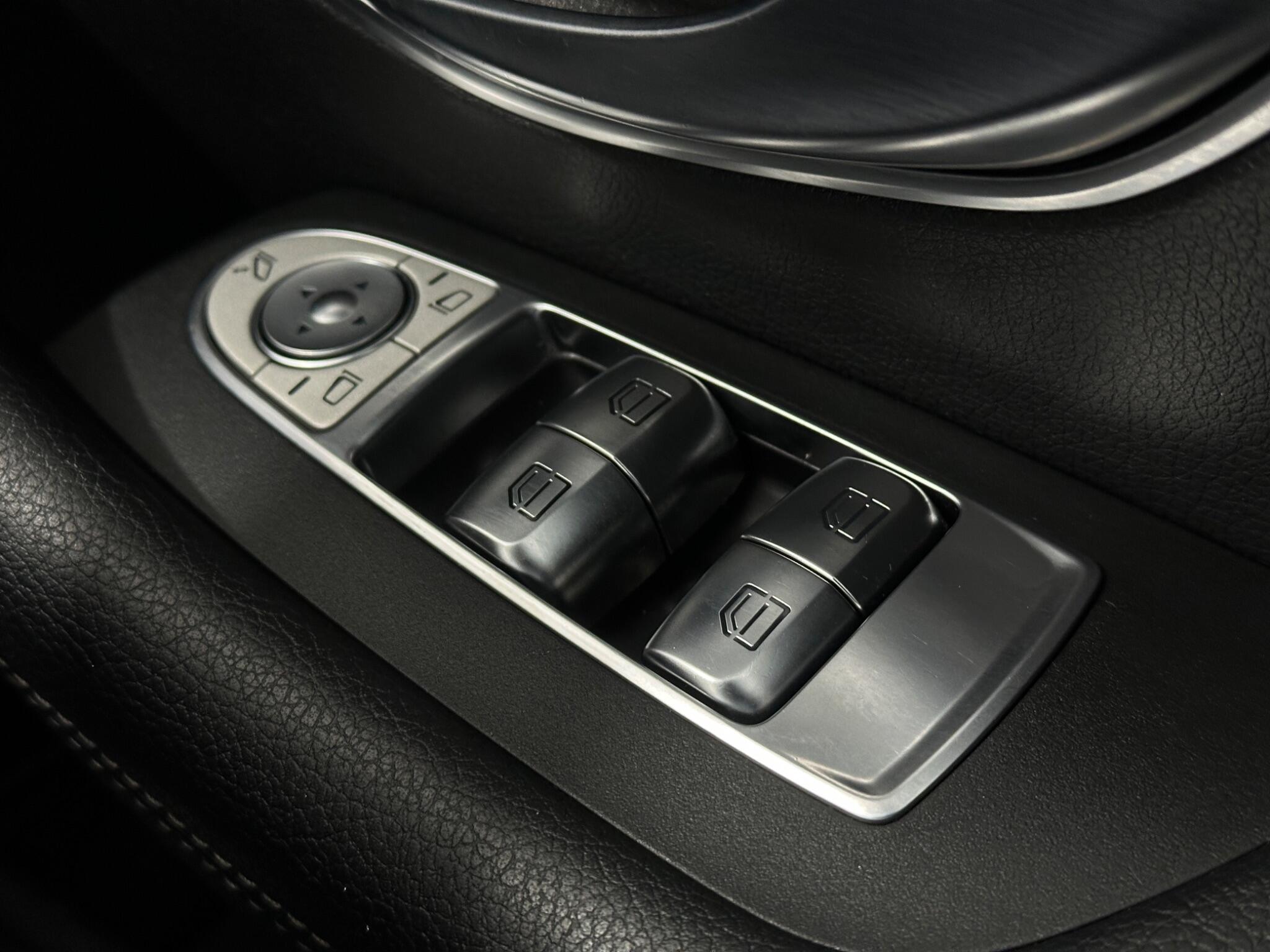 Mercedes-Benz E-Class view 19