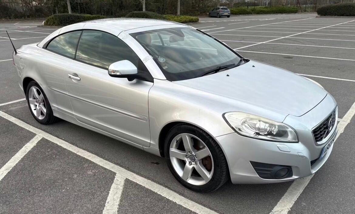 2010 Volvo C70 2.5 T5 SE Lux Geartronic 2dr image 1