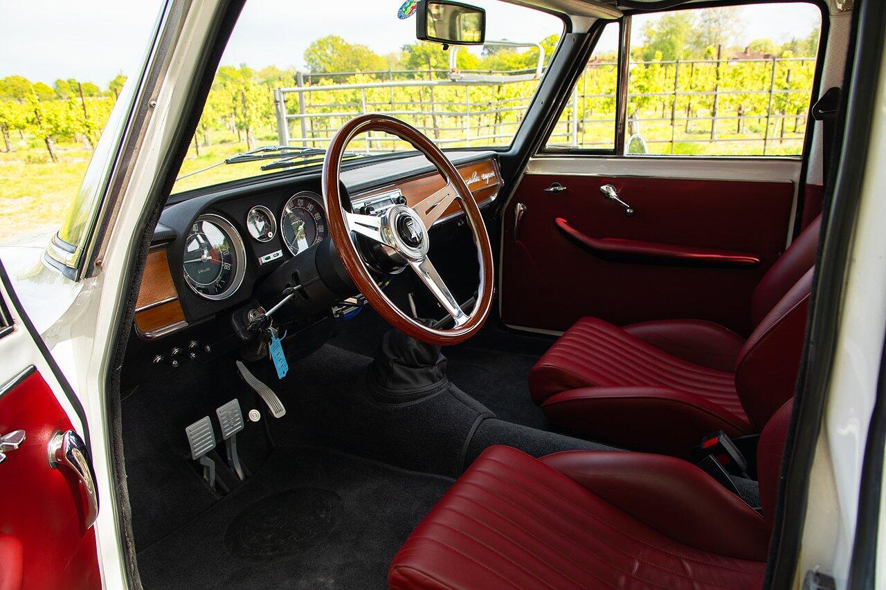 Alfa Romeo Giulia view 9
