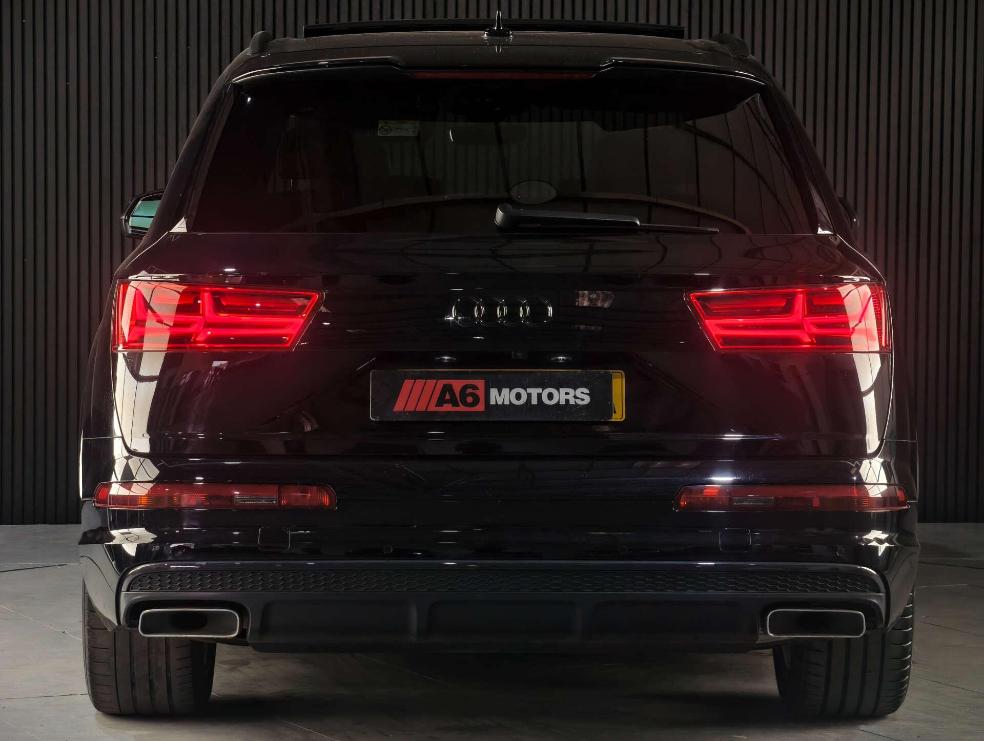 Audi Q7 view 14