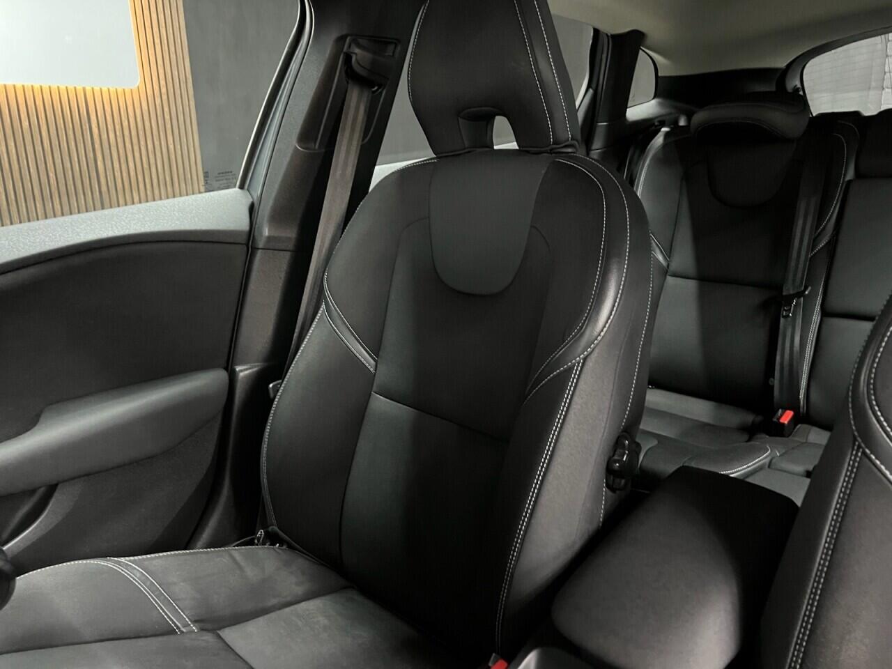 Volvo V40 view 29