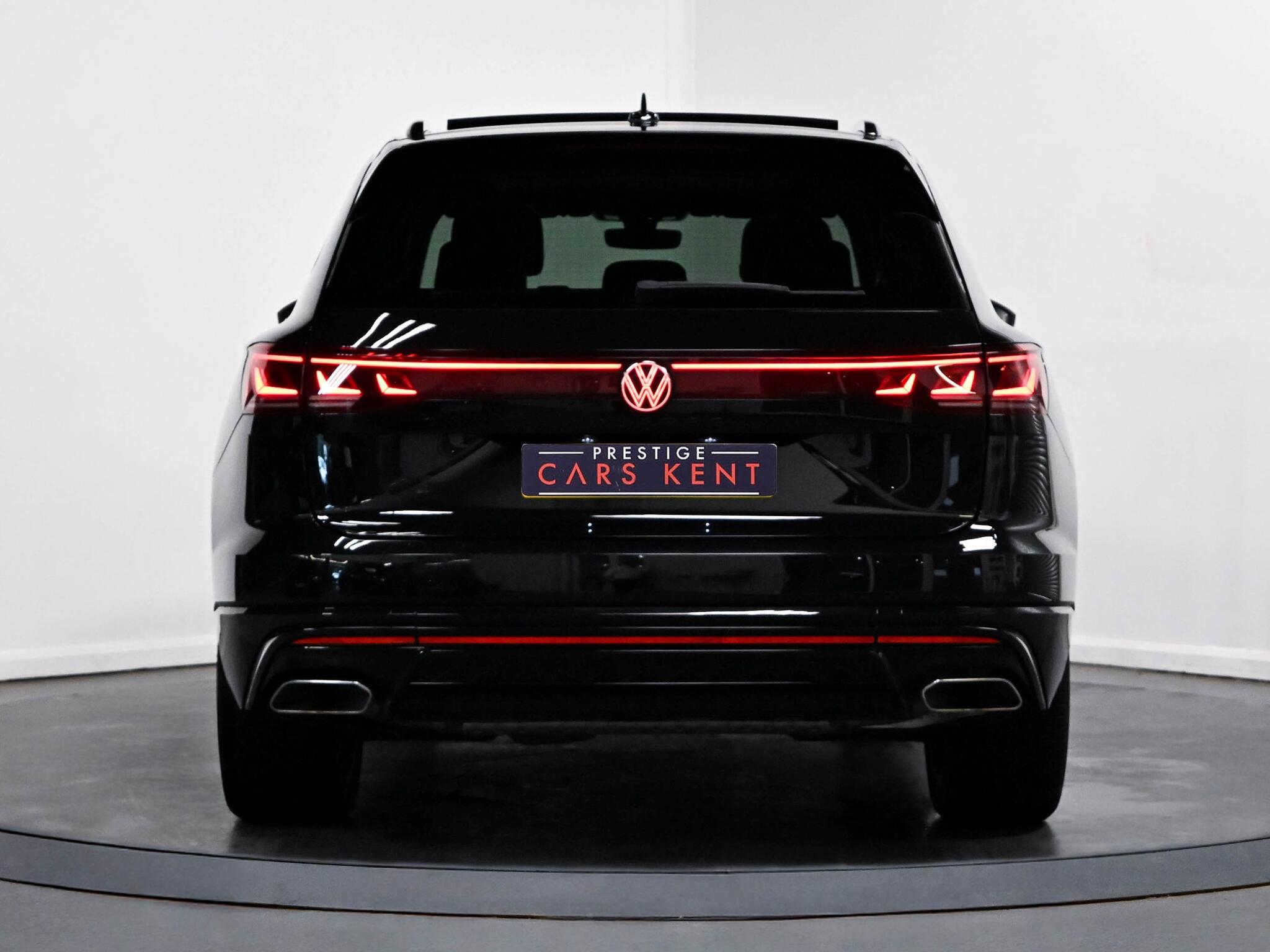 Volkswagen Touareg view 6