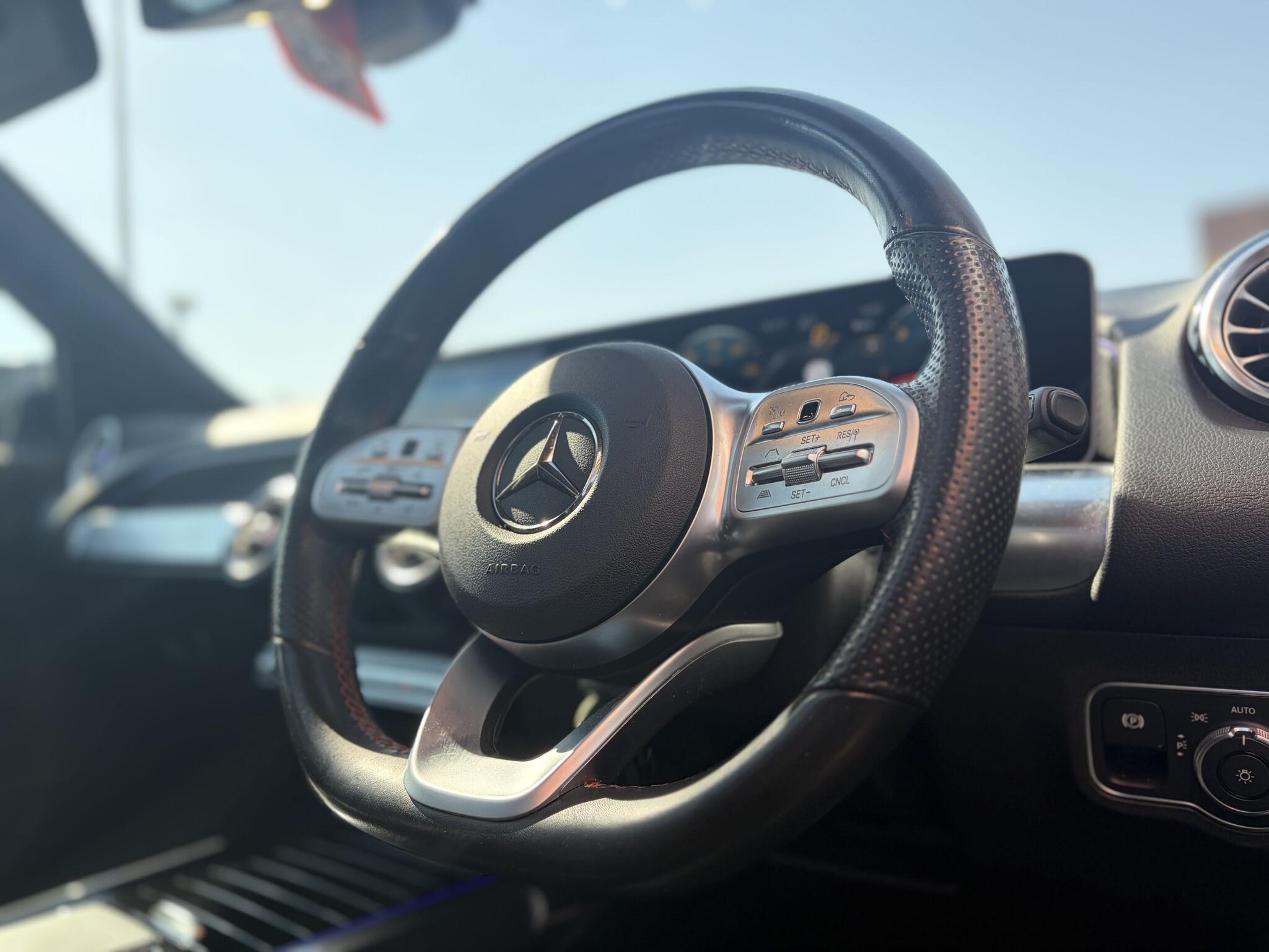 Mercedes-Benz GLB view 12