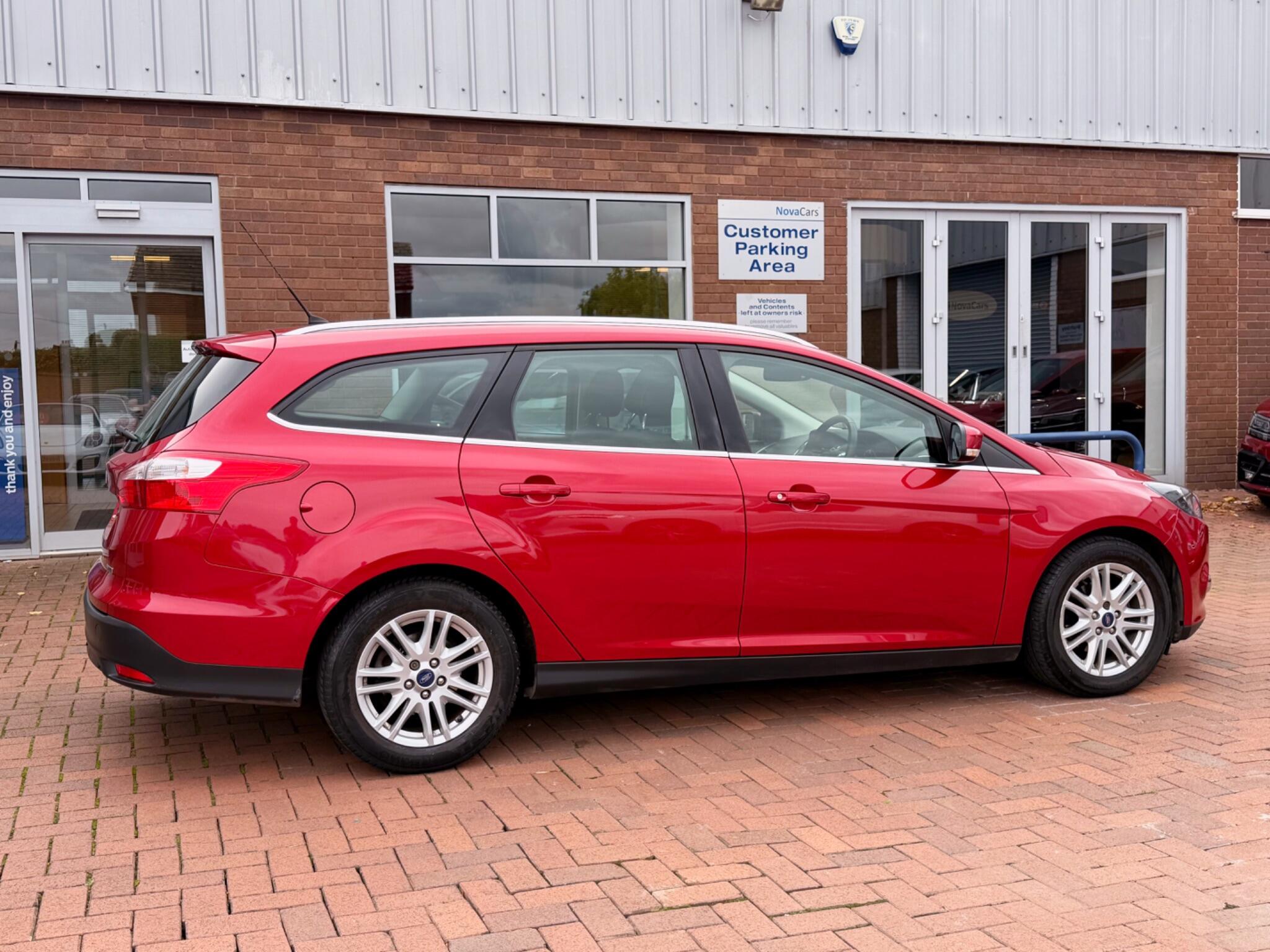 Ford Focus view 18