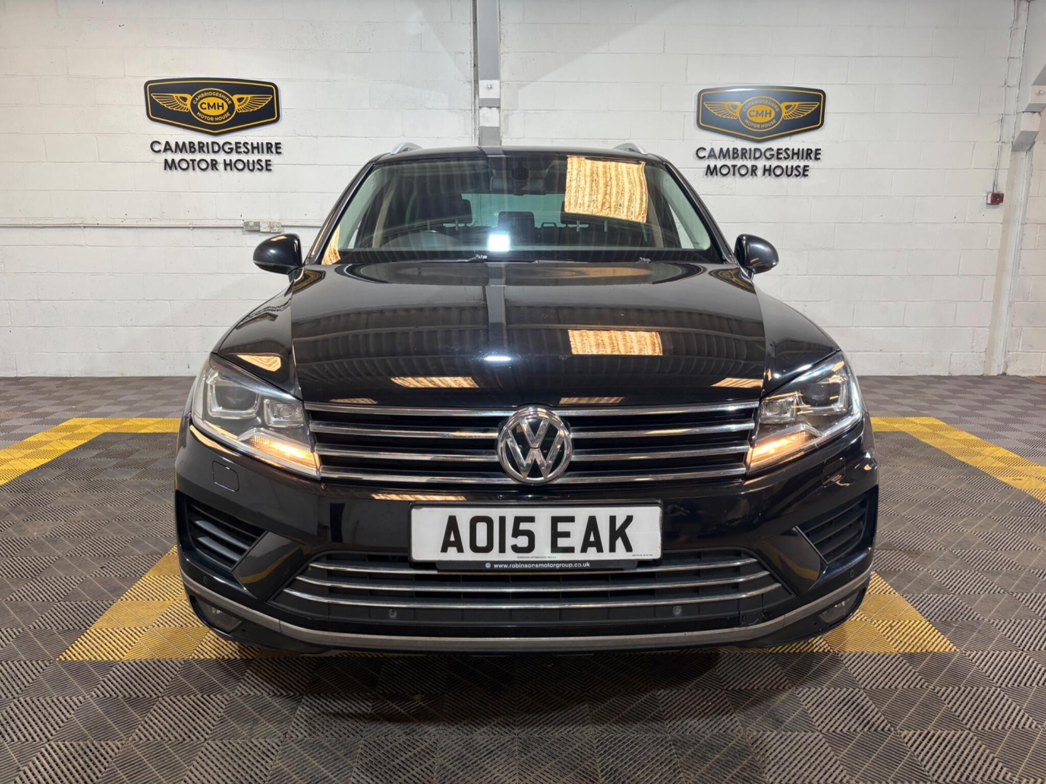 Volkswagen Touareg view 6