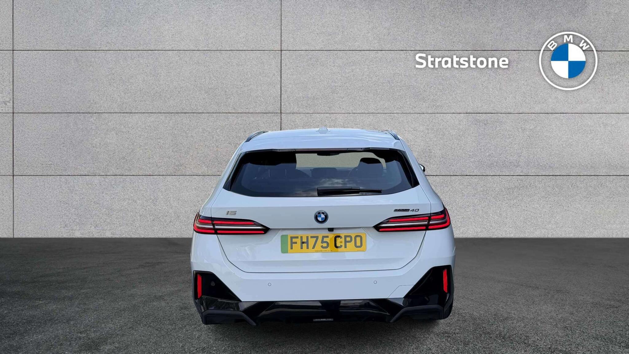 BMW i5 view 16