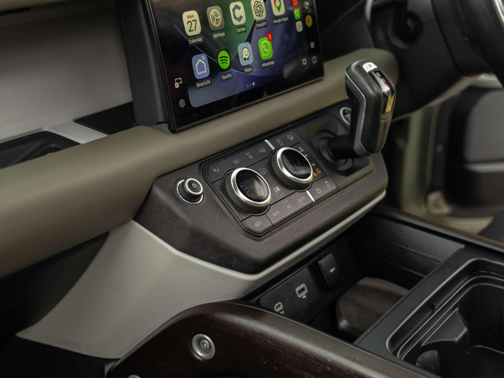 Land Rover Defender view 4