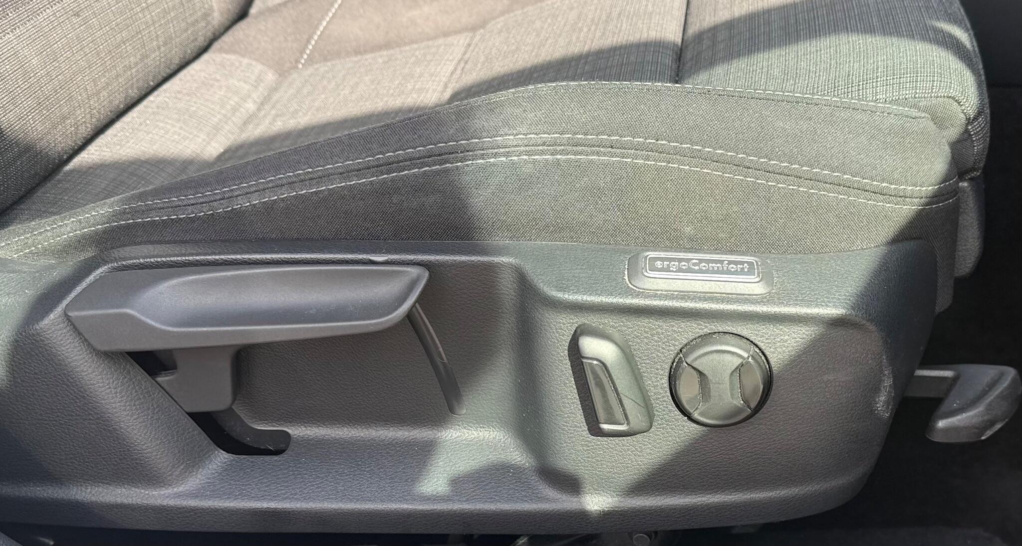 Volkswagen Passat view 21