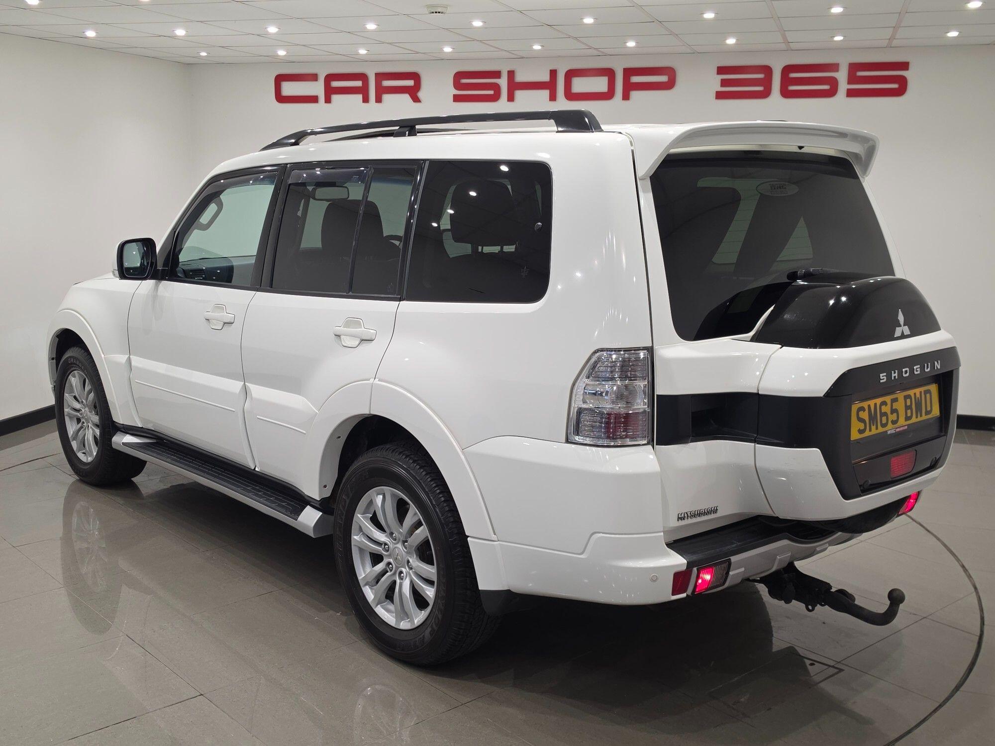 Mitsubishi Shogun view 13