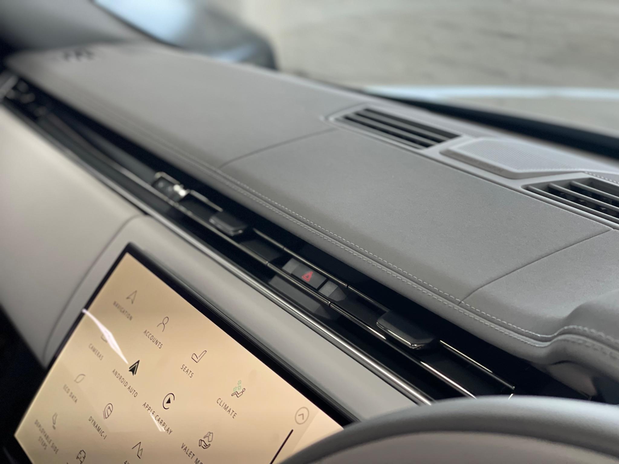 Land Rover Range Rover view 18
