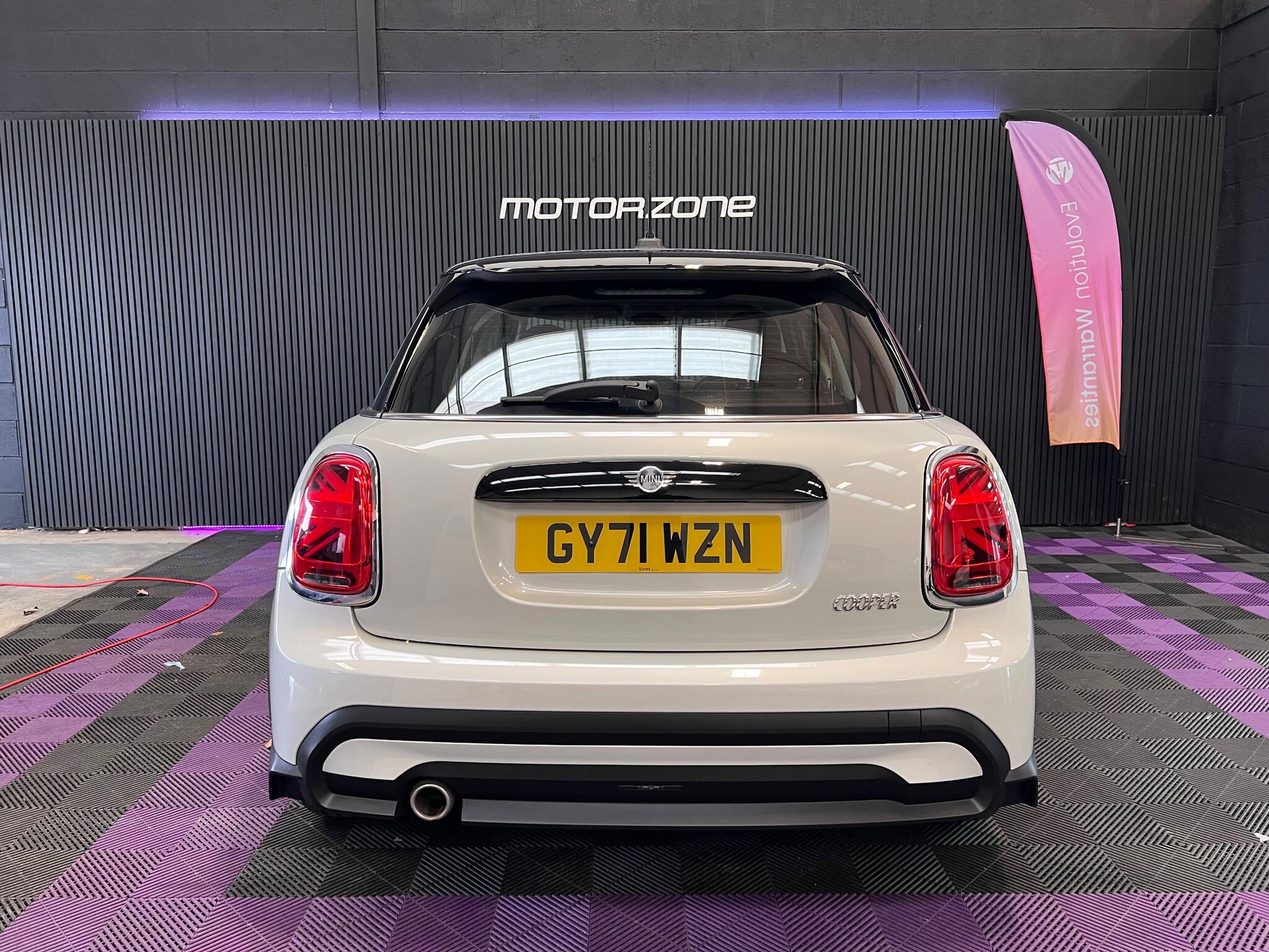 Mini Hatch view 24