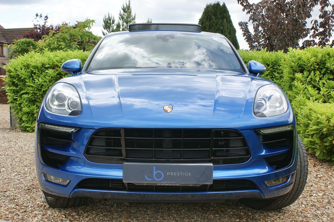 Porsche Macan view 5