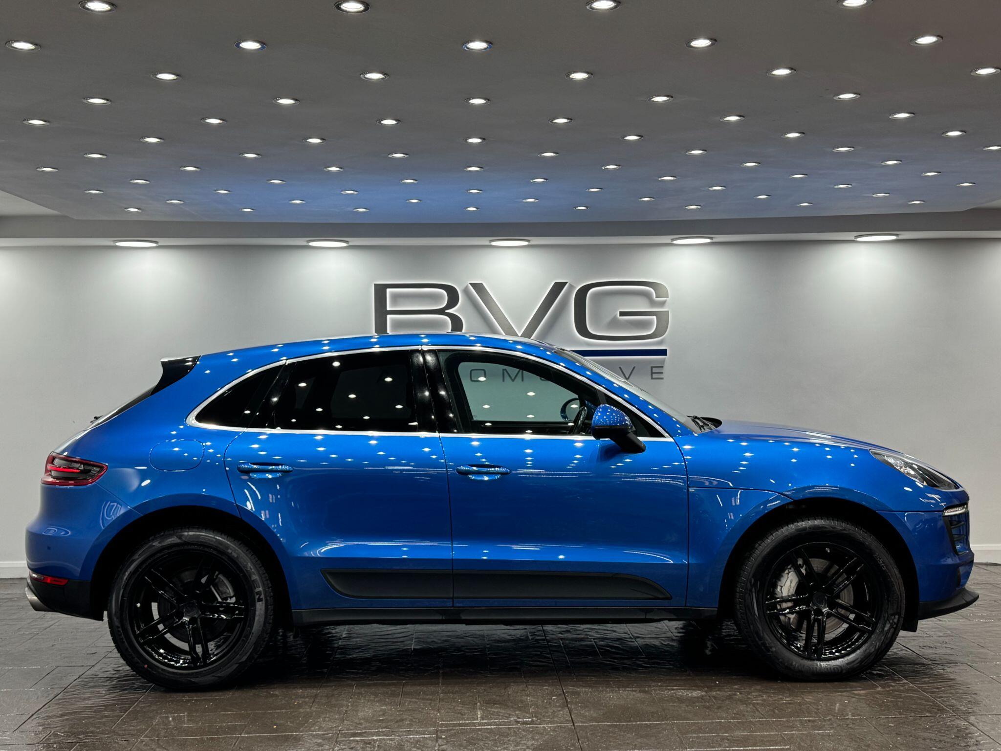 Porsche Macan view 15