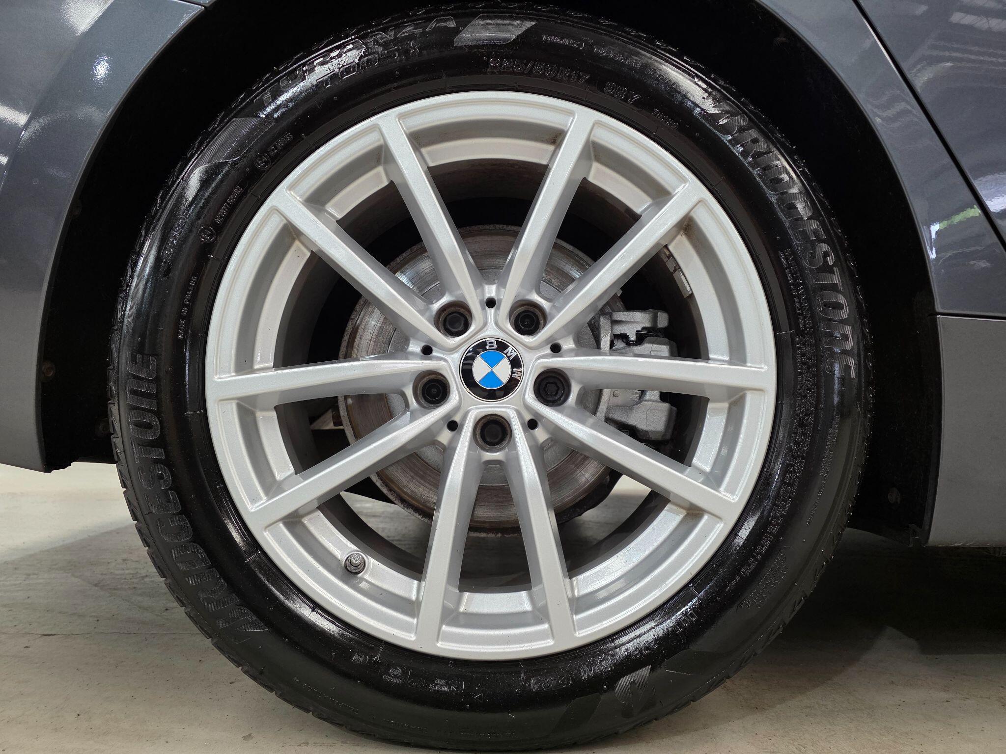 BMW 3 Series view 31