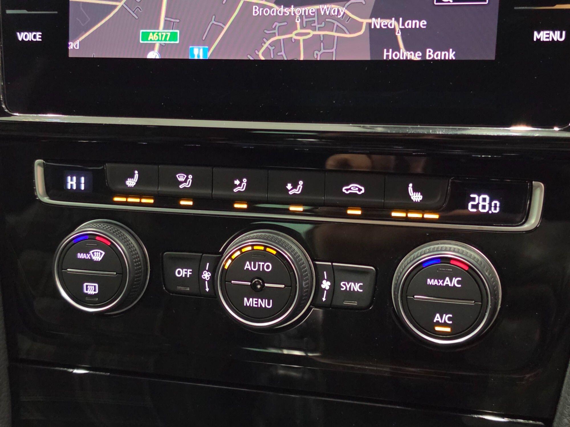 Volkswagen Golf view 94