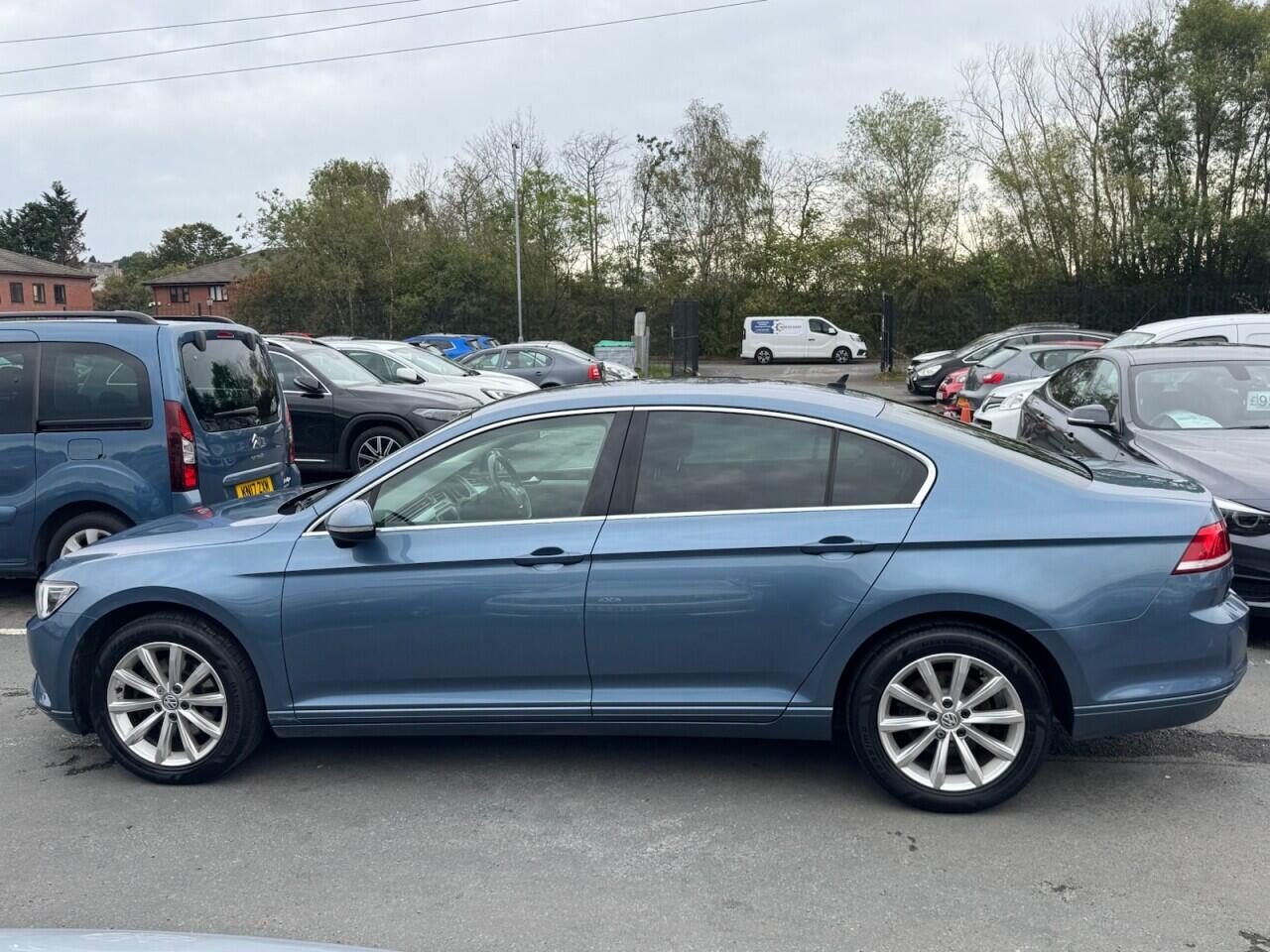 Volkswagen Passat view 42