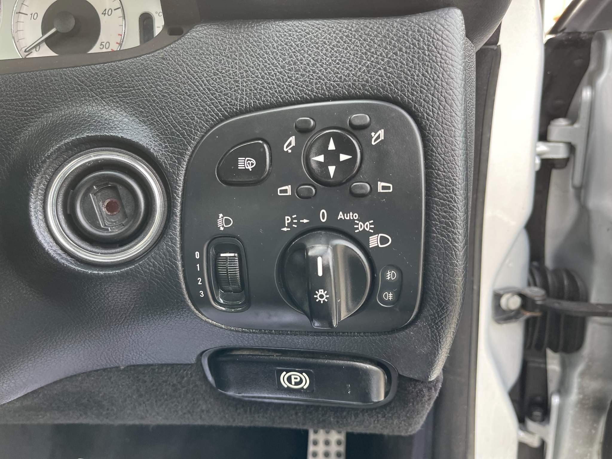 Mercedes-Benz CLK view 28