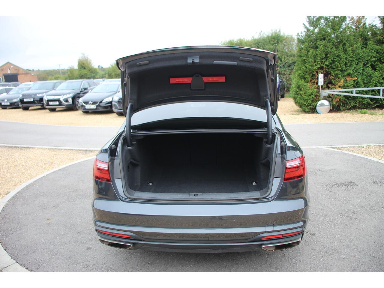 Audi A4 view 36
