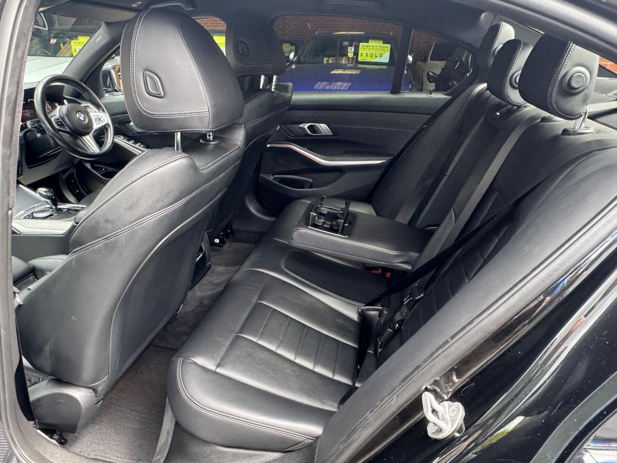 BMW 3 Series view 8