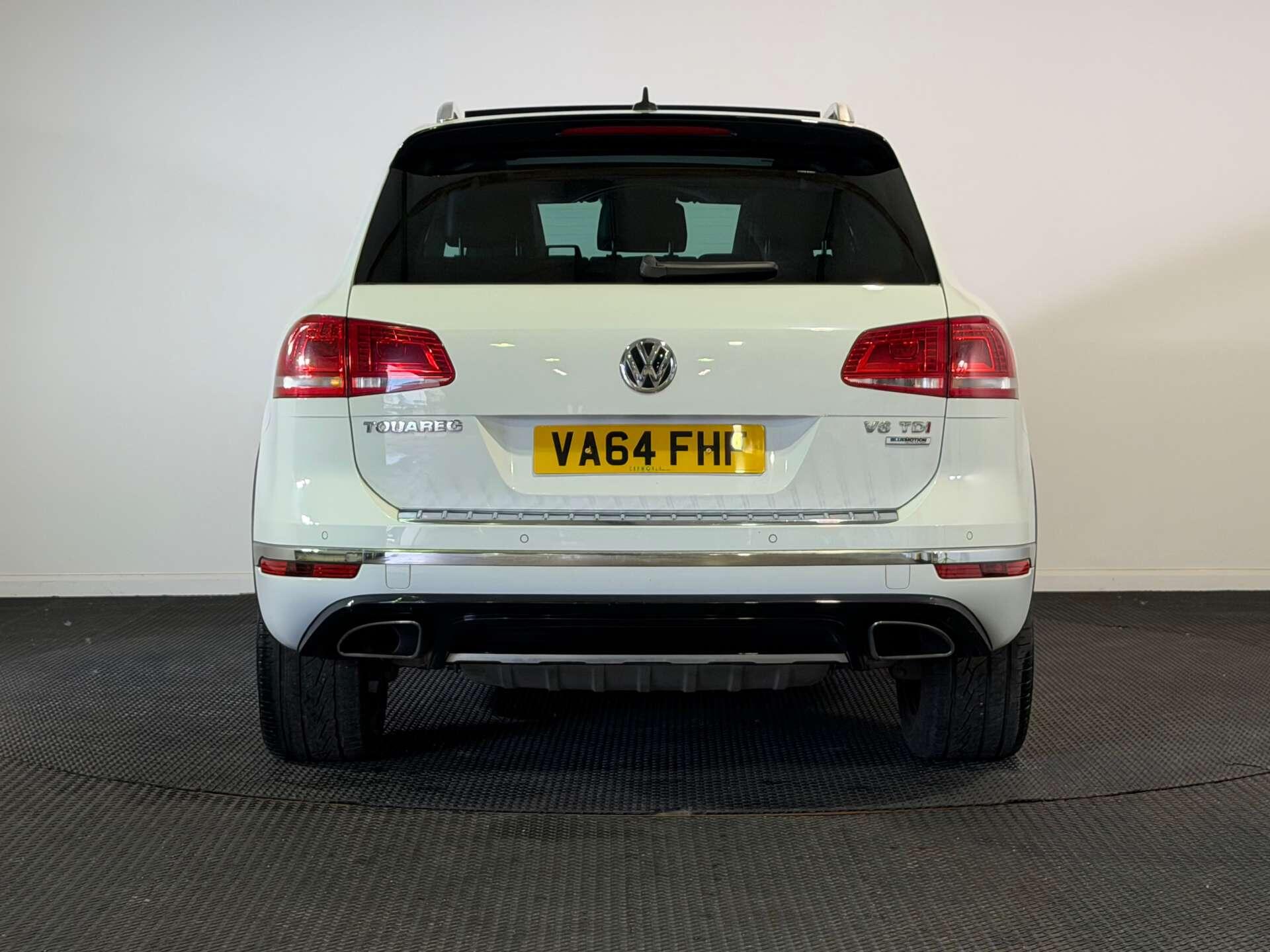 Volkswagen Touareg view 6