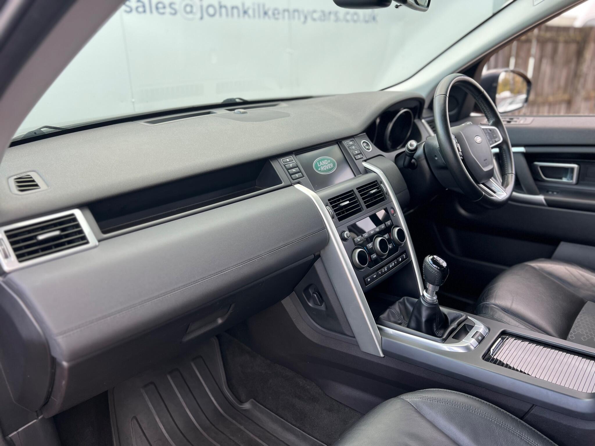 Land Rover Discovery Sport view 20