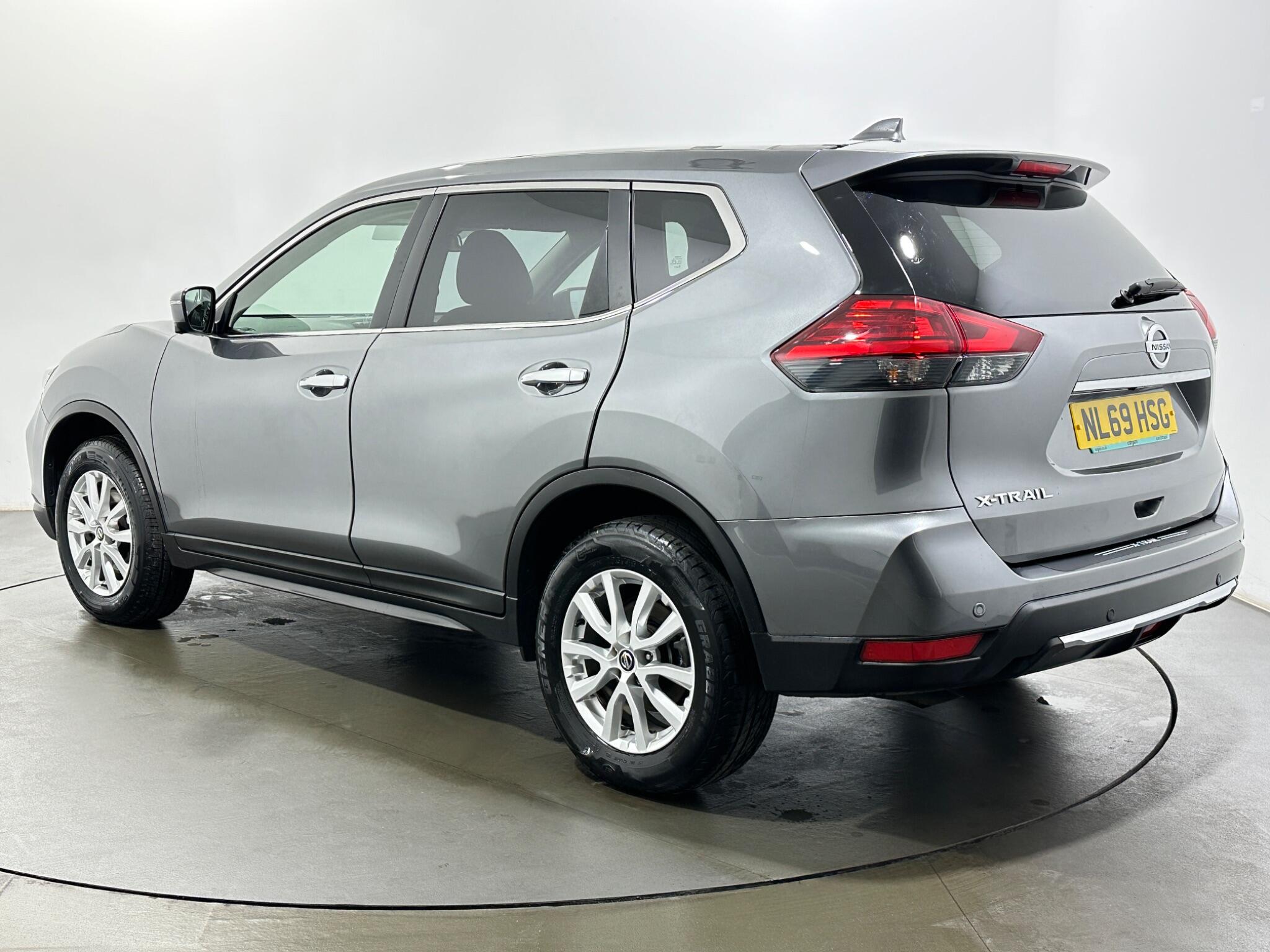 Nissan X-Trail view 6